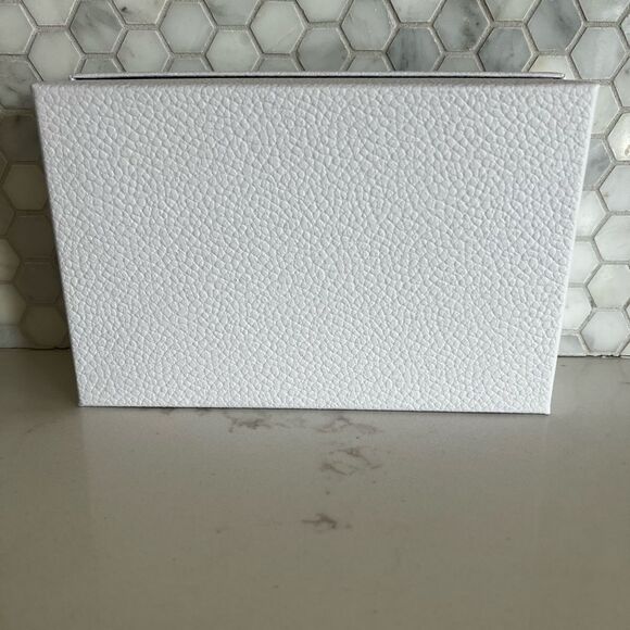 Dior White Pebble Grain Gift Box with Tissue and Card Envelope 6X9x3 Authentic - Picture 4 of 9